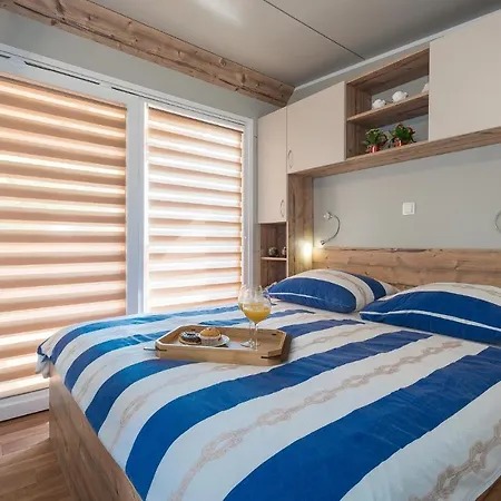 度假居 Nice In W/ Outdoor Swimming Pool, Outdoor Swimming Pool And 2 Bedrooms