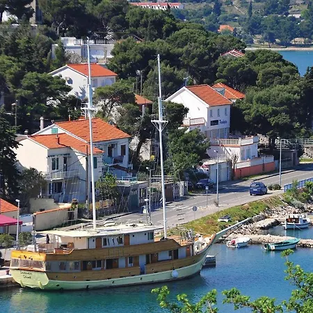 Nice In W/ Outdoor Swimming Pool, Outdoor Swimming Pool And 2 Bedrooms
