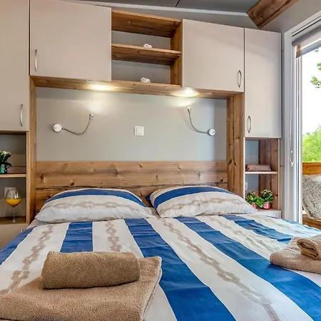 度假居 Nice In W/ Outdoor Swimming Pool, Outdoor Swimming Pool And 2 Bedrooms